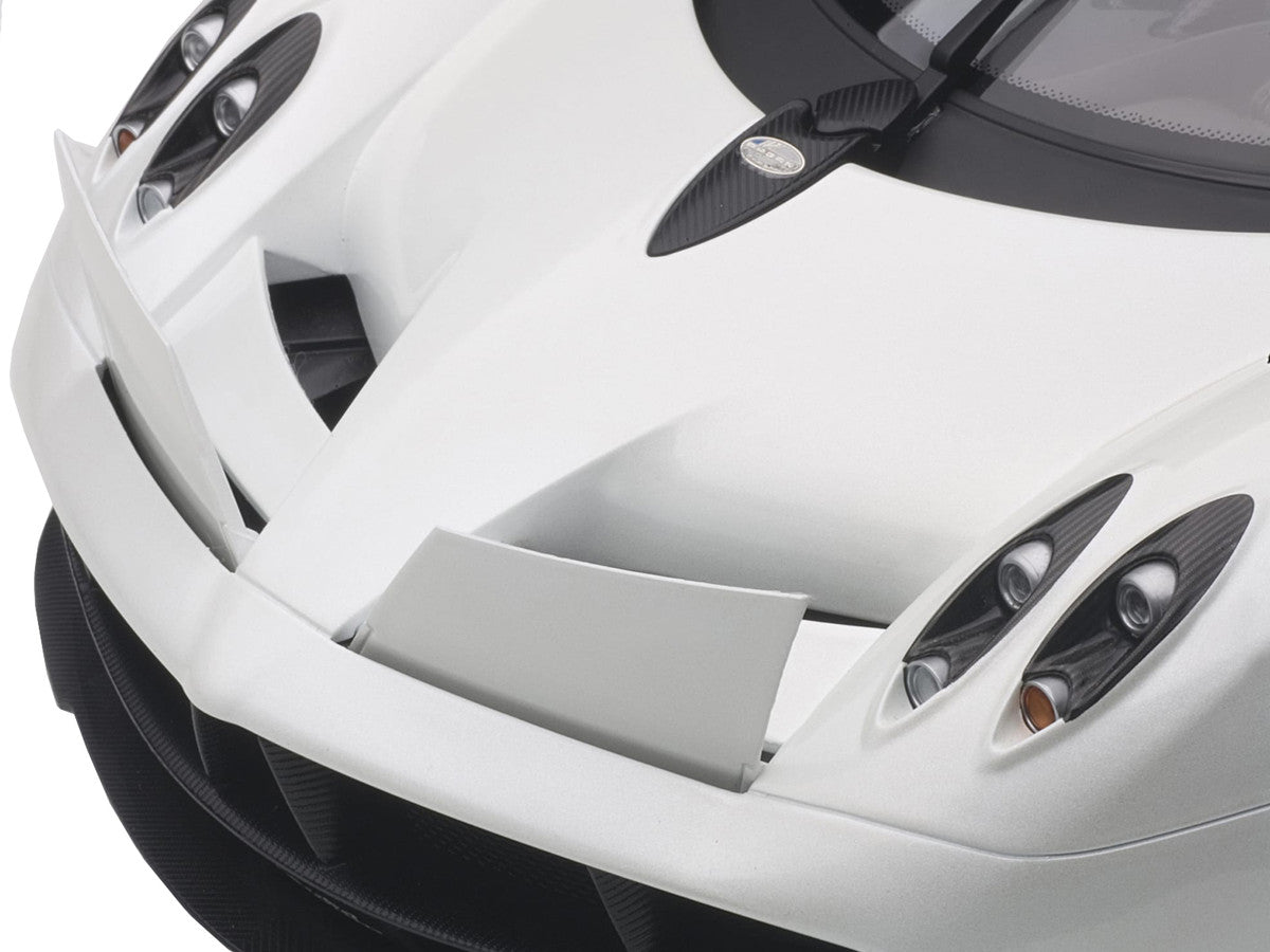 Pagani Huayra White 1/12 Model Car by Autoart-1