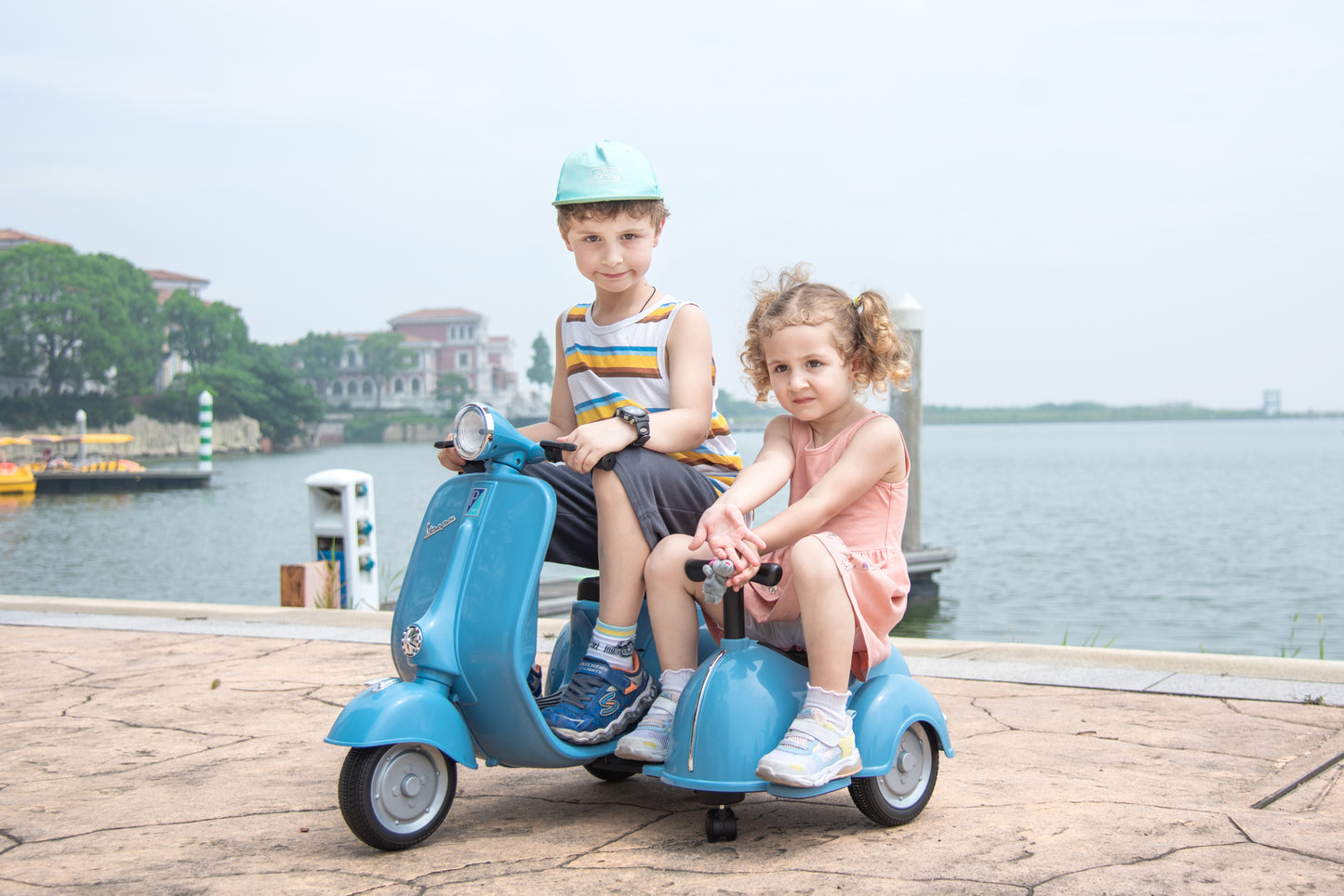 6V LICENSED Vespa Scooter Motorcycle with Side Car for kids, Blue