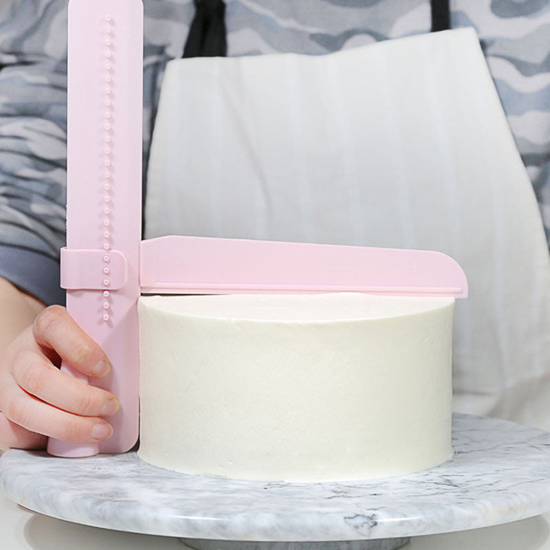 Cake plastic smoother