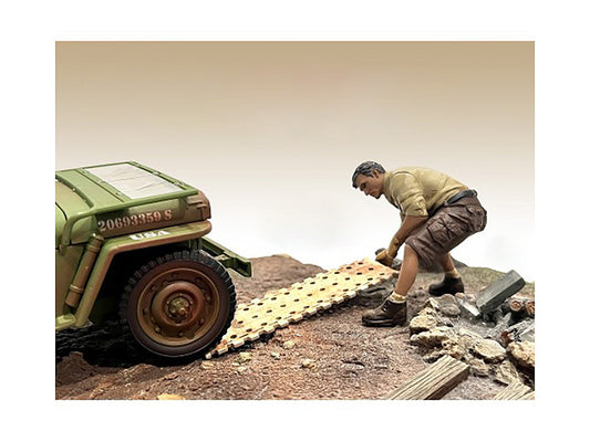 "4X4 Mechanic" Figure 2 with Board Accessory for 1/18 Scale Models by American Diorama-0