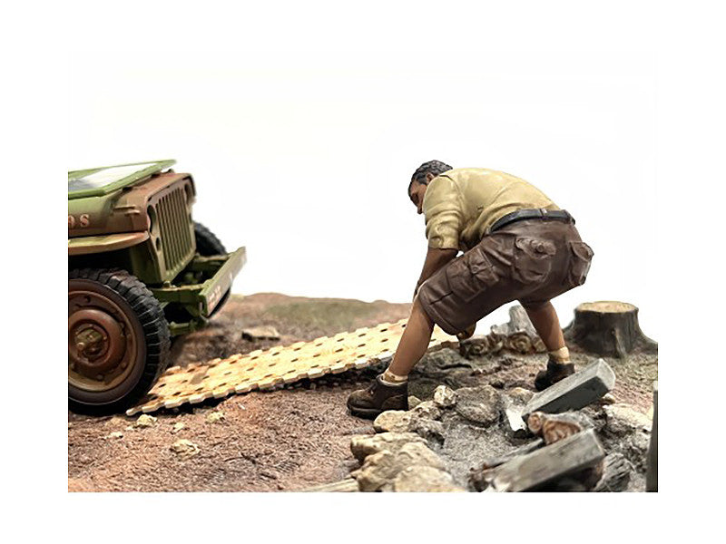 "4X4 Mechanic" Figure 2 with Board Accessory for 1/18 Scale Models by American Diorama-1