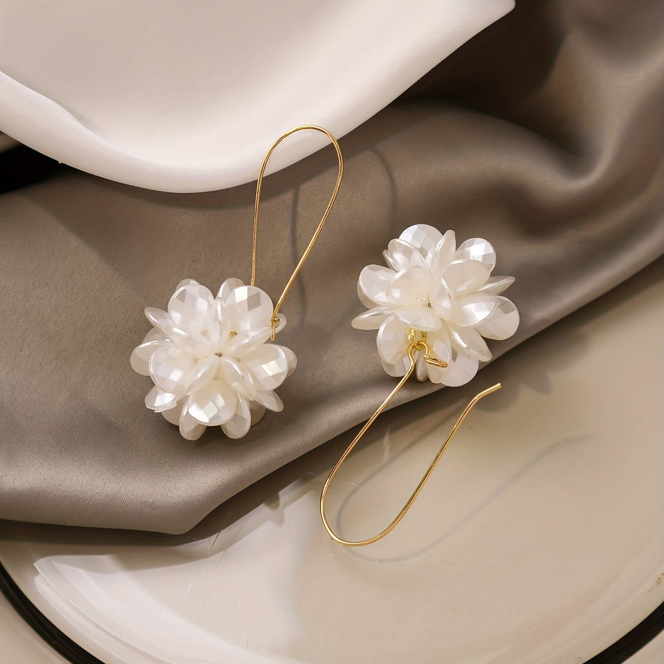 White Flower Ball Design Elegant Cluster Earrings Alloy Silver Plated Jewelry Trendy Gift For Women Girls