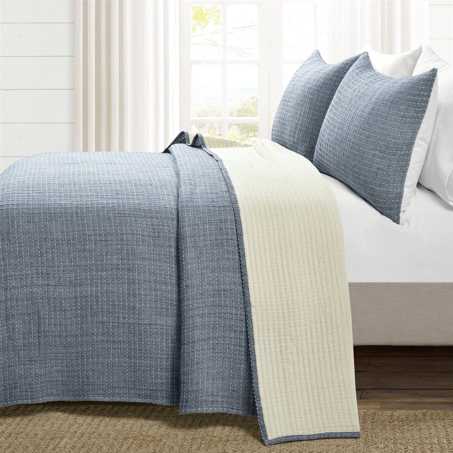 Full/Queen Size 3-Piece Reversible Woven Cotton Quilt Set in Navy Cream