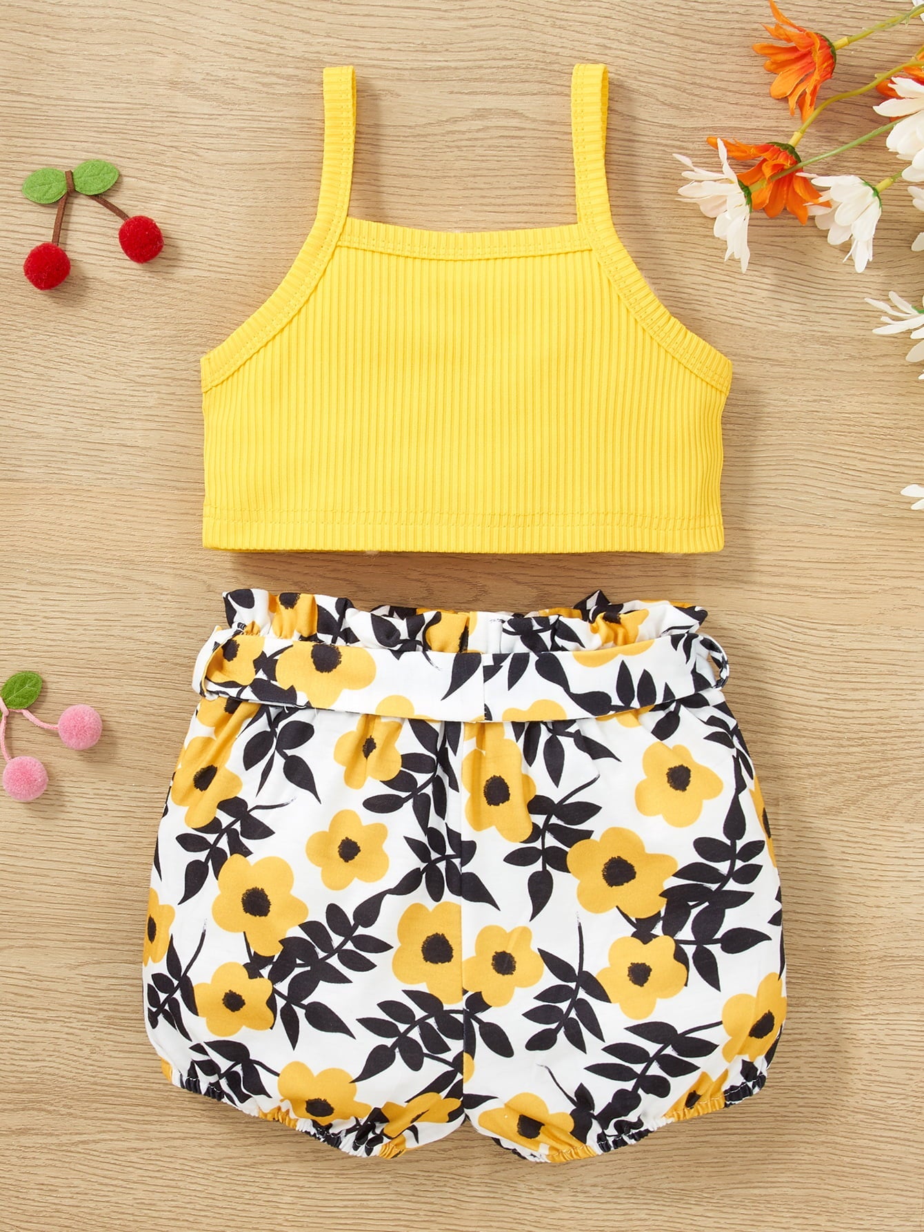 decorative-button-tank-and-floral-shorts-set