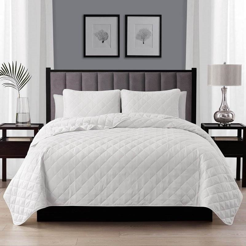 Twin/Twin XL 2-Piece White Polyester Microfiber Diamond Quilted Quilt Set